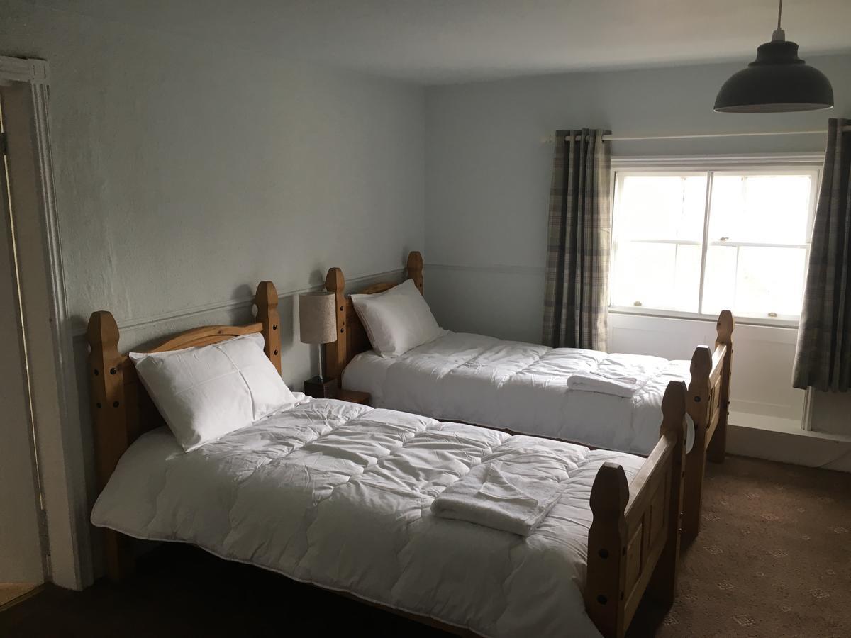 The Cross Keys Hotel Llanymynech Екстериор снимка