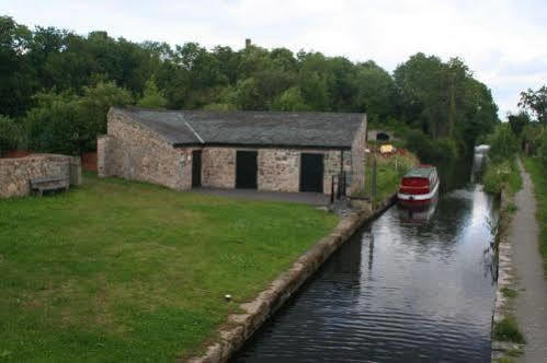 The Cross Keys Hotel Llanymynech Екстериор снимка